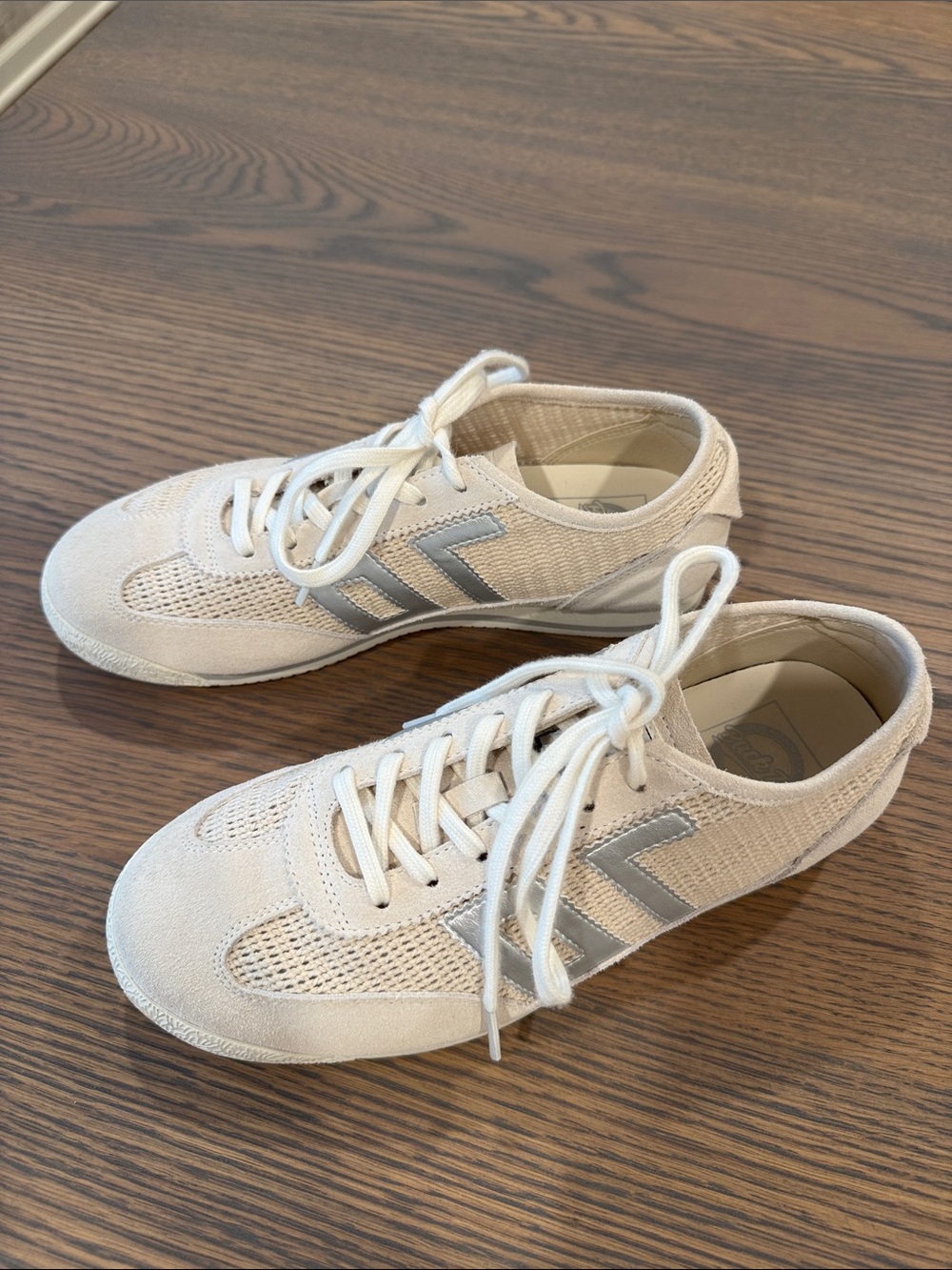 Women’s Casual Cream Knit Lace-Up Sneakers
